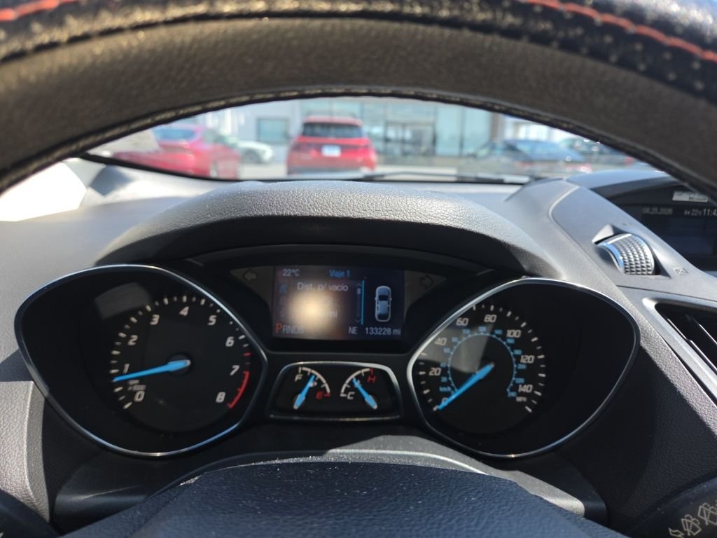 Used 2013 Red Ford SE image 3