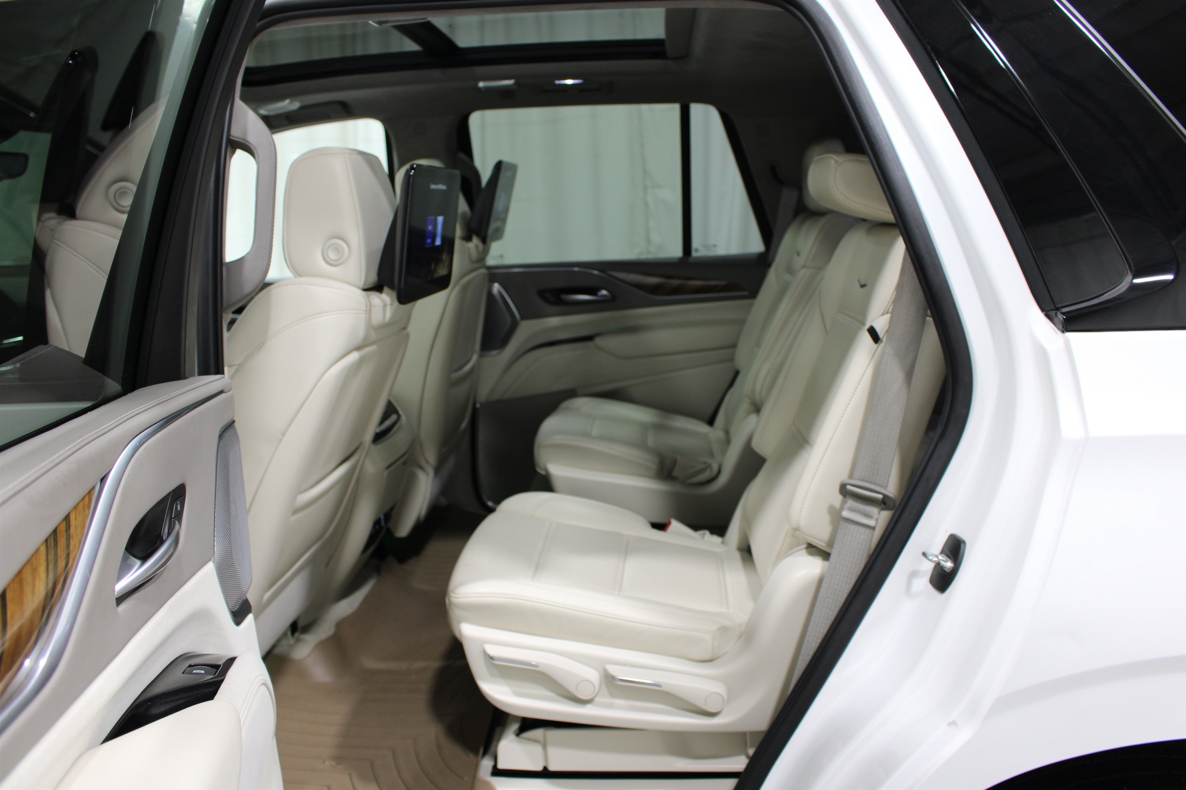 Used 2023 Crystal White Tricoat Cadillac 4WD Sport Platinum image 24