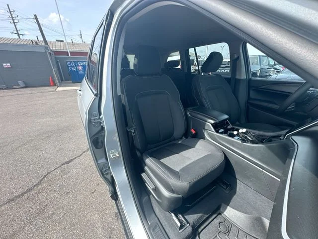 Used 2023 Silver Jeep Laredo image 25