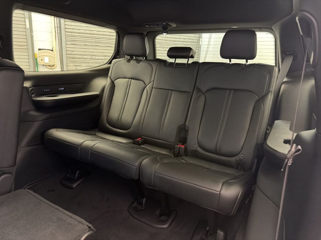New 2026 Bright White Clear-Coat Exterior Paint Jeep Limited Altitude image 19
