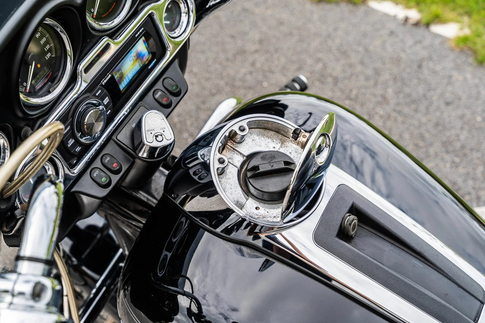 Used 2011 Black Harley-Davidson ULTRA CLASSIC image 21