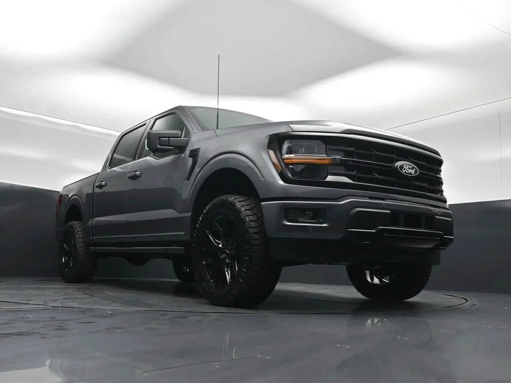 New 2026 Carbonized Gray Metallic Ford XLT image 40