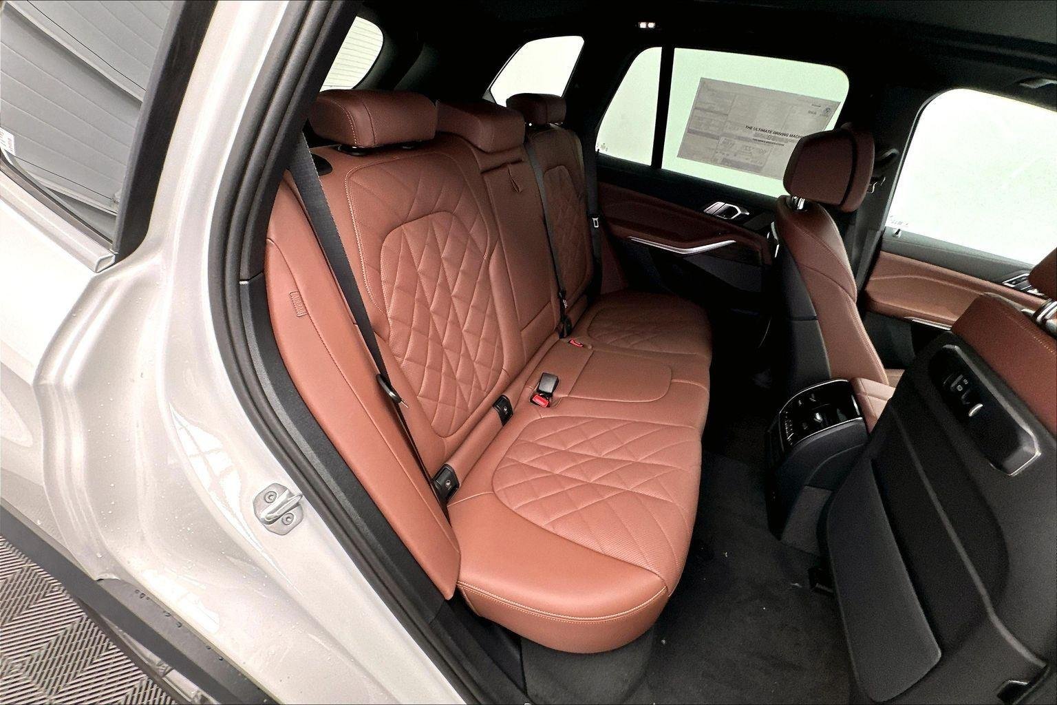 New 2026 Mineral White Metallic BMW xDrive50e image 31