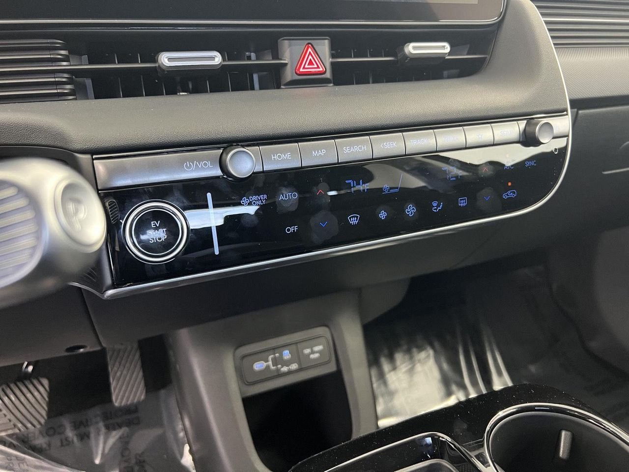 New 2026 Abyss Black Hyundai SE image 17
