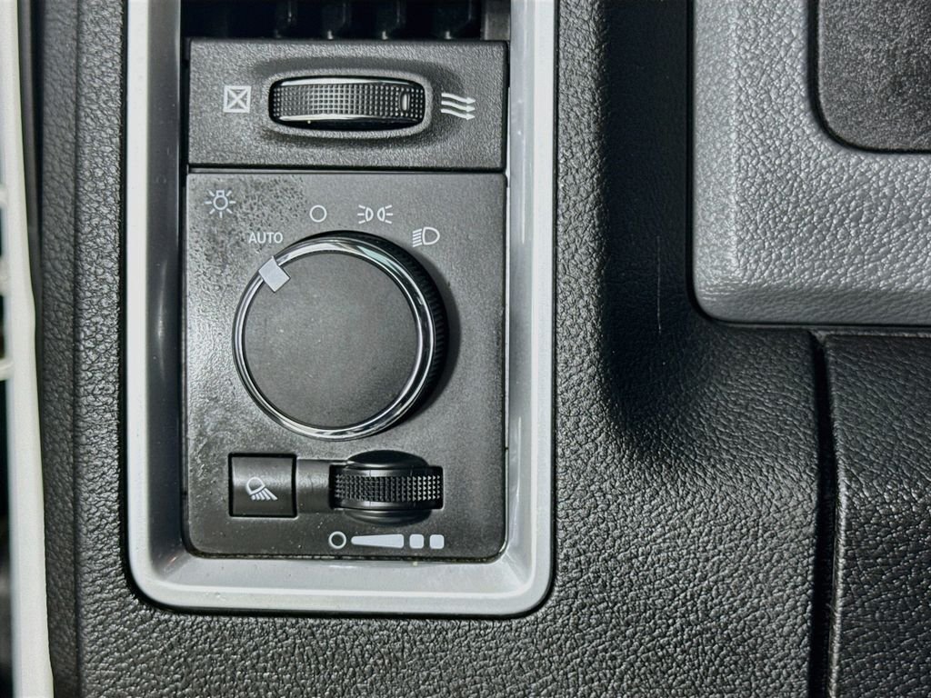 Used 2018 Bright White Clearcoat Ram SLT image 14