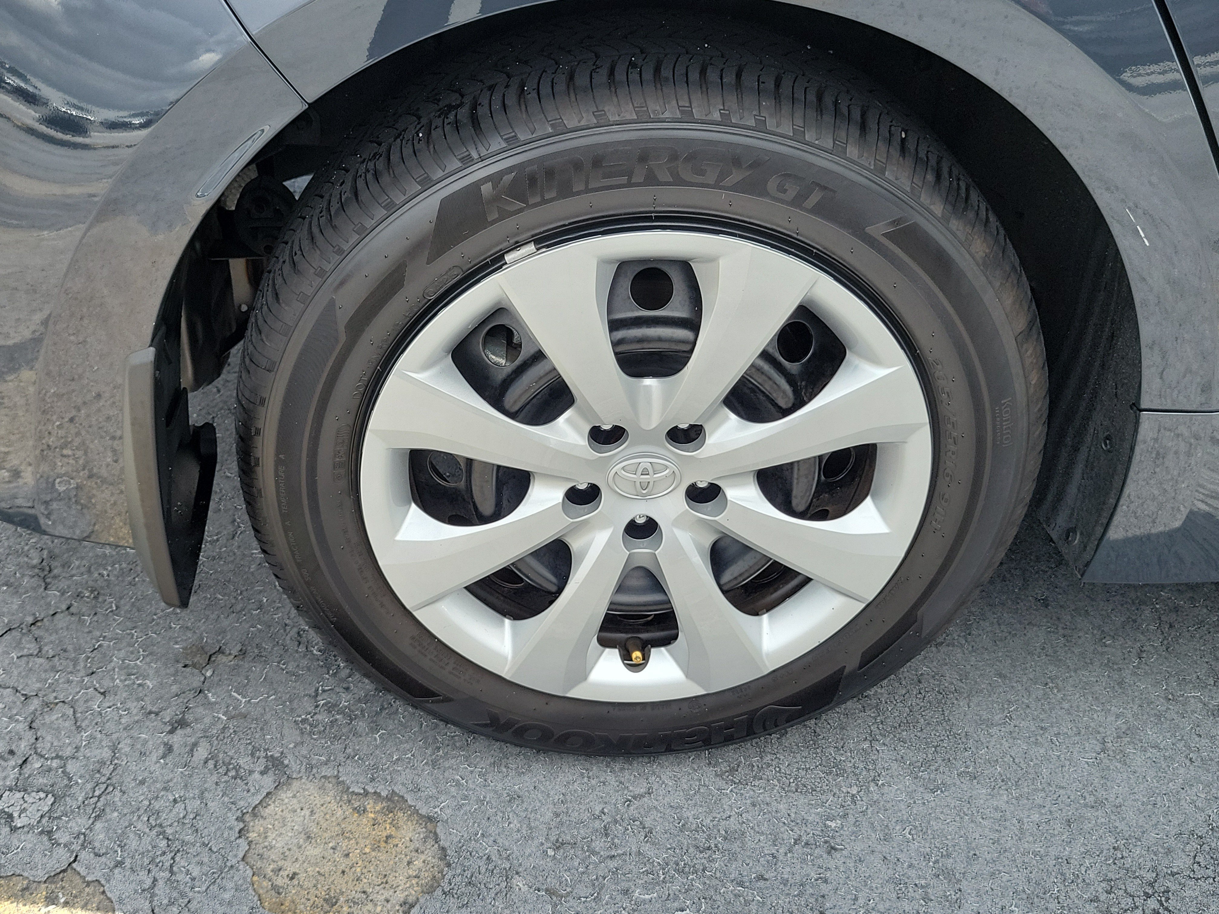 Used 2025 Underground/Mid Blk Met Toyota LE image 7