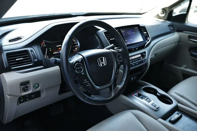 Used 2023 Platinum White Pearl Honda RTL image 23