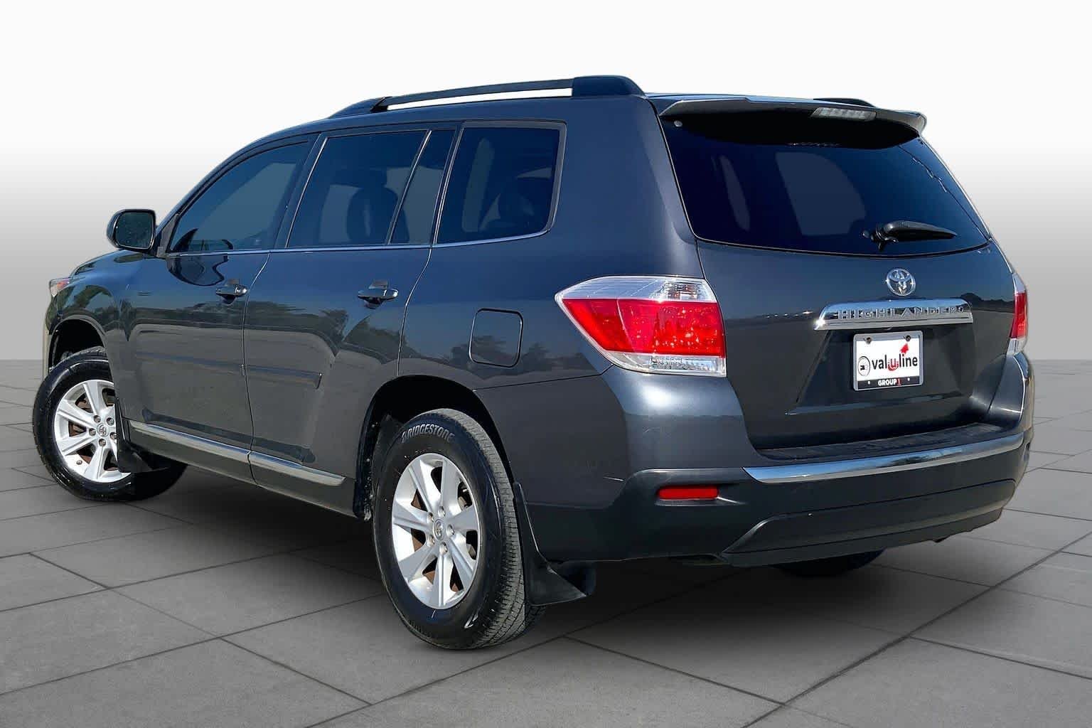 Used 2013 Magnetic Gray Metallic Toyota SE image 12
