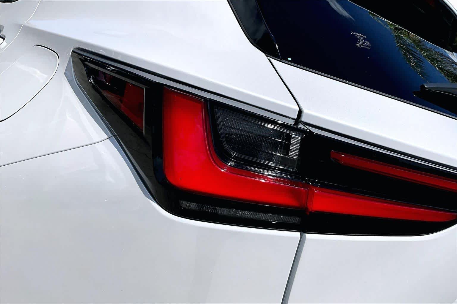 Used 2024 Eminent White Pearl Lexus Premium image 29