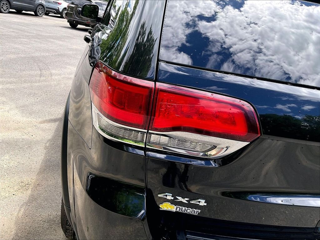 Used 2020 Black Jeep Laredo E image 32