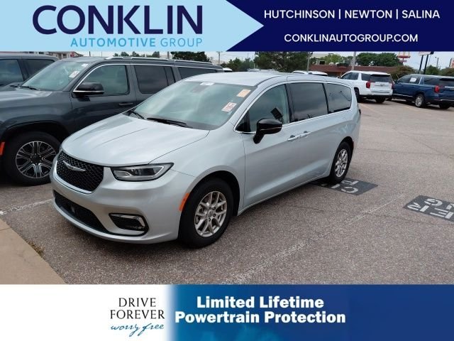 2024 Chrysler Pacifica Touring L's photo