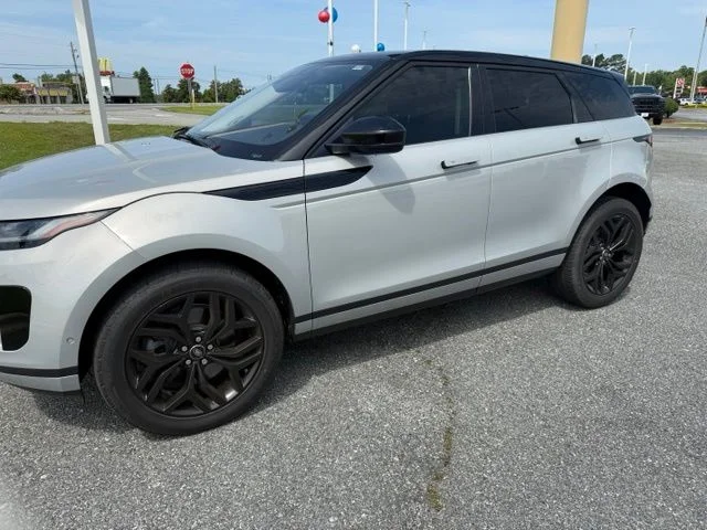 Used 2020  Land Rover SE image 1