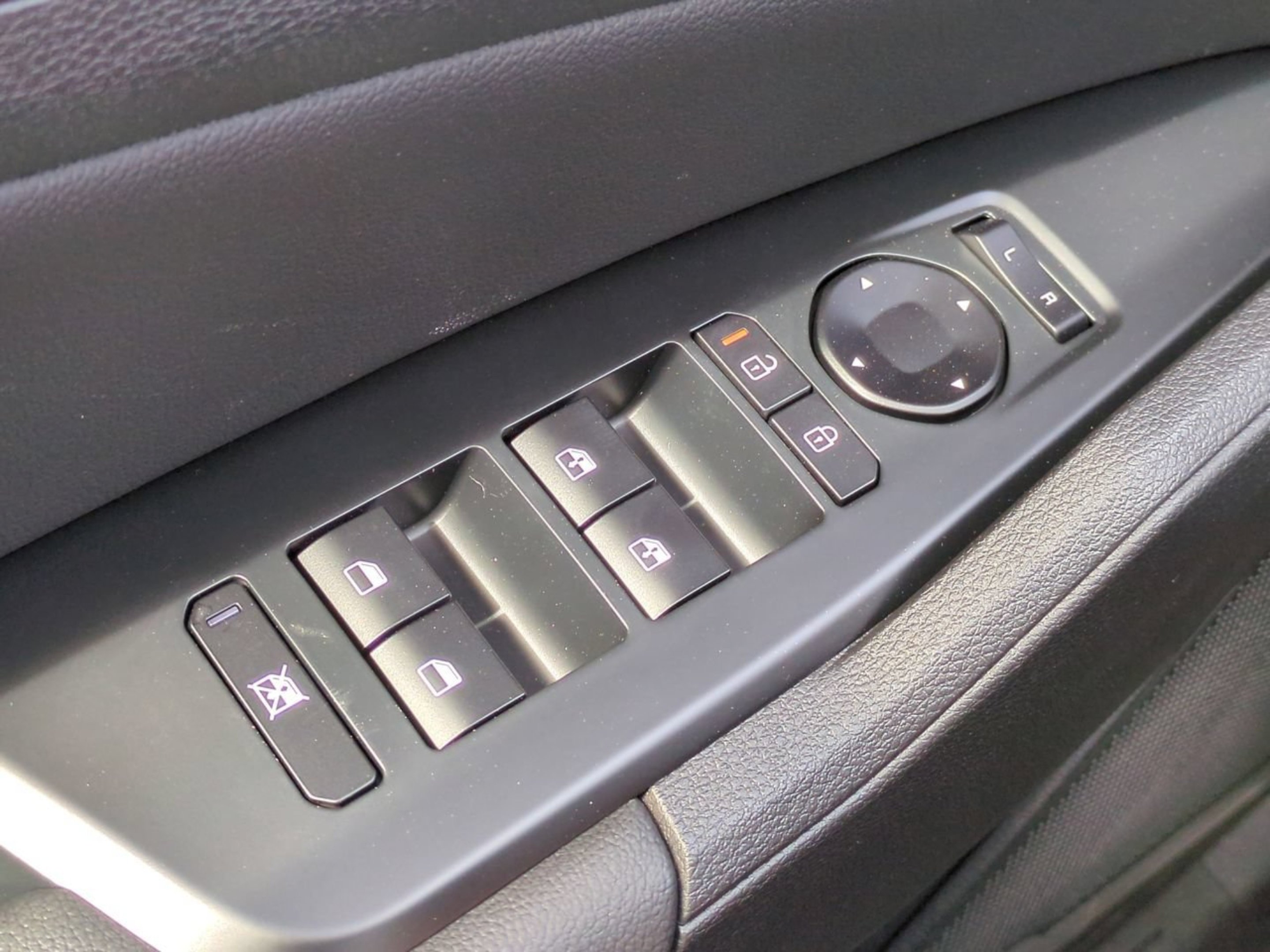 New 2026 Glacial White Pearl Kia EX image 29