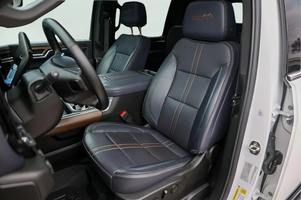 Used 2024 White Chevrolet High Country image 10