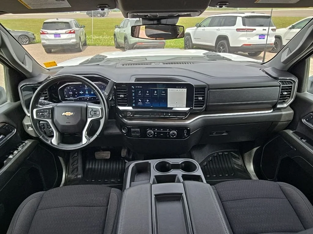 Used 2024 Summit White Chevrolet LT image 16