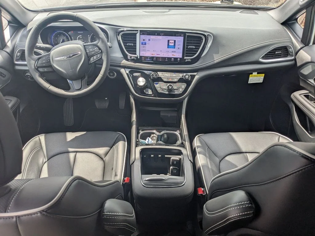 2026 Chrysler Pacifica Limited - Photo 15