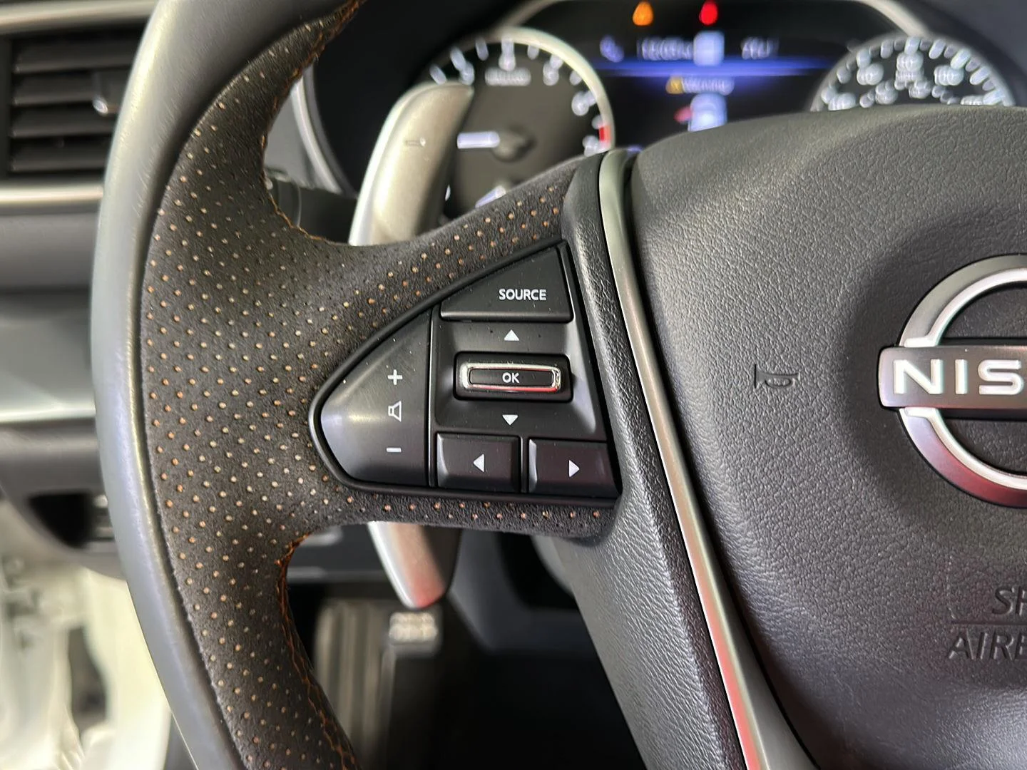 Used 2023 Pearl White Tricoat Nissan SR image 17