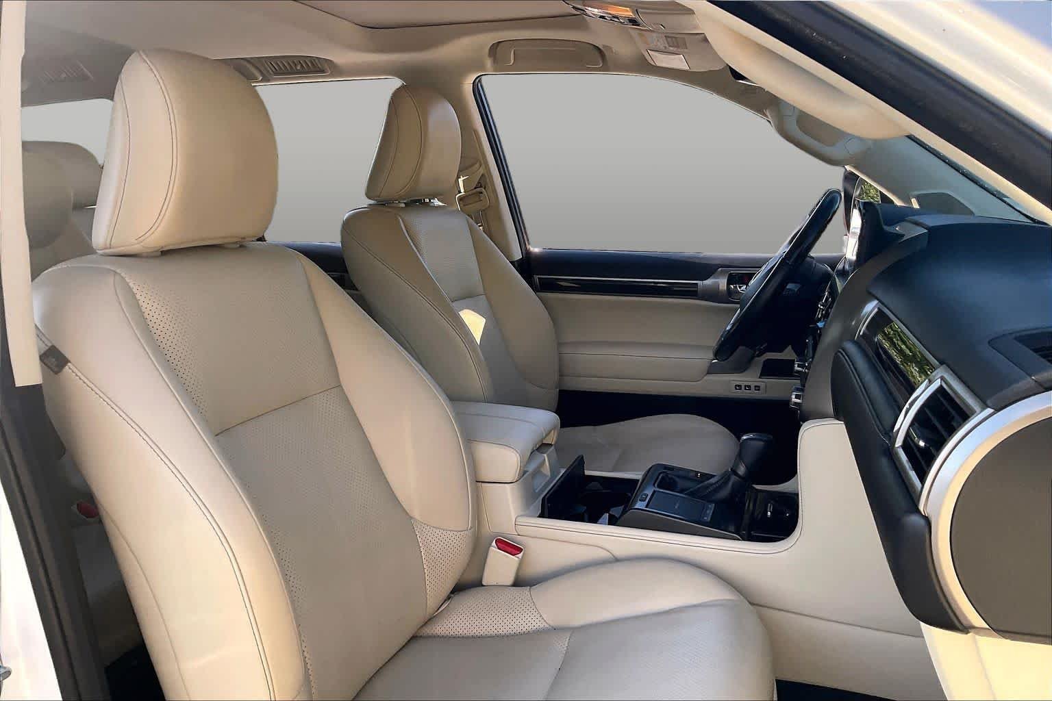 Used 2022 Starfire Pearl Lexus Luxury image 9