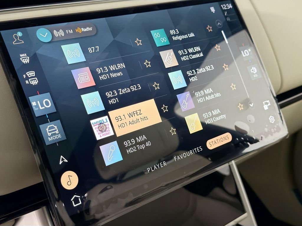 New 2026 Ostuni Pearl White Land Rover SE image 15