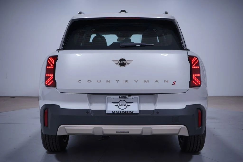 New 2027 White Metallic MINI Signature Plus image 5