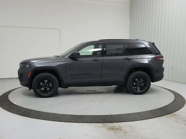 New 2026 Baltic Gray Metallic Clearcoat Jeep Altitude image 4