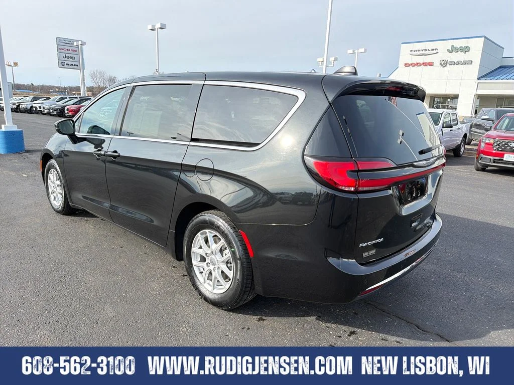 Used 2023 Brilliant Black Crystal Pearlcoat Chrysler Touring L image 3