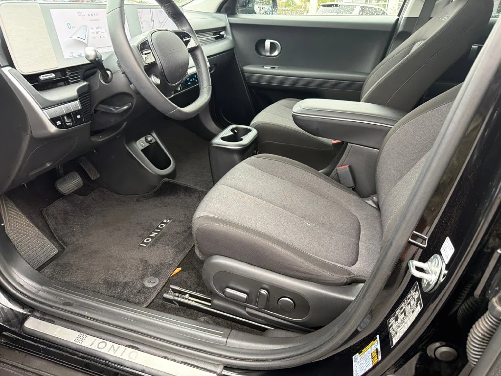 Used 2024 Black Hyundai SEL image 9