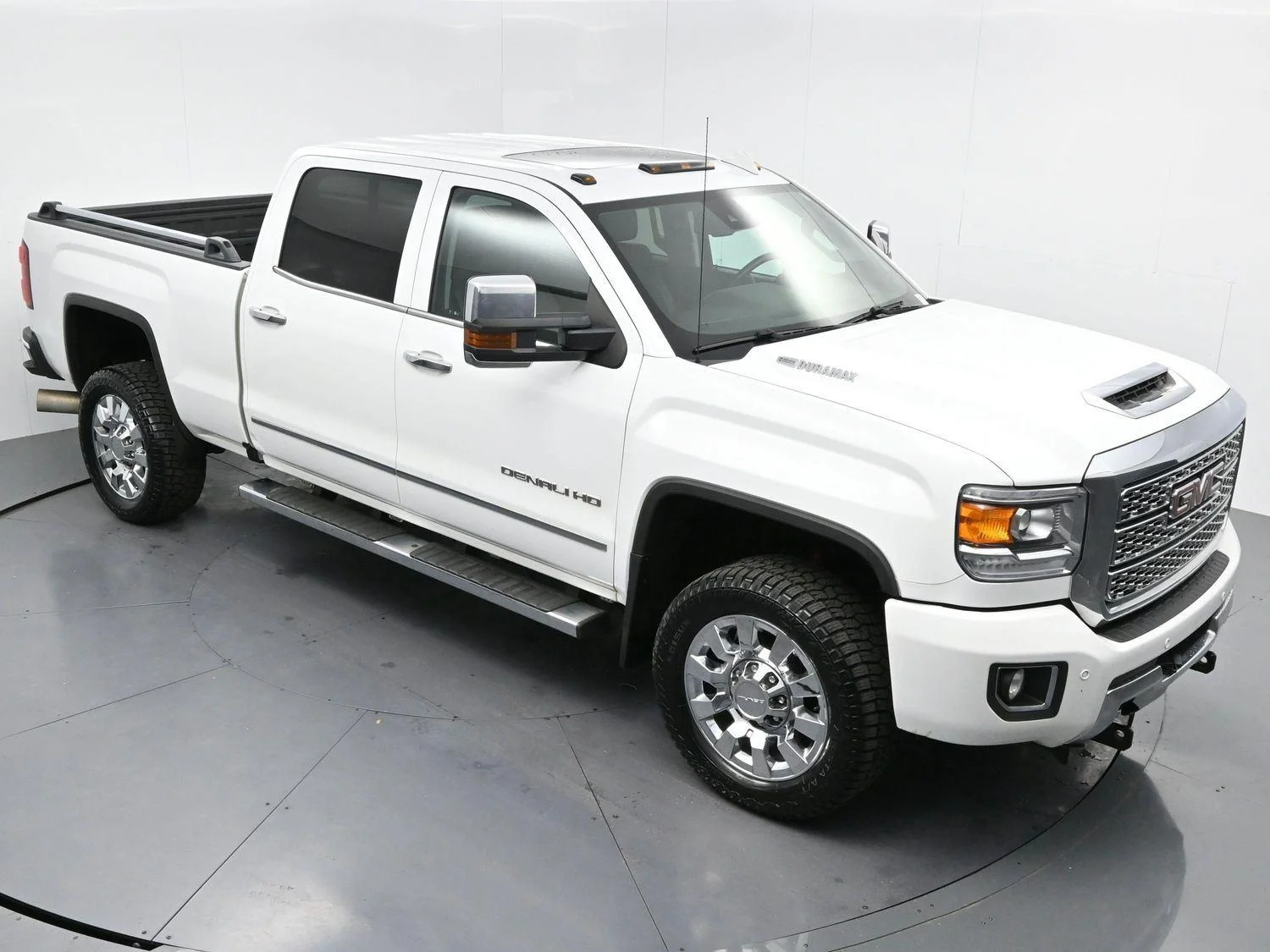 Used 2019 Summit White GMC Denali image 37