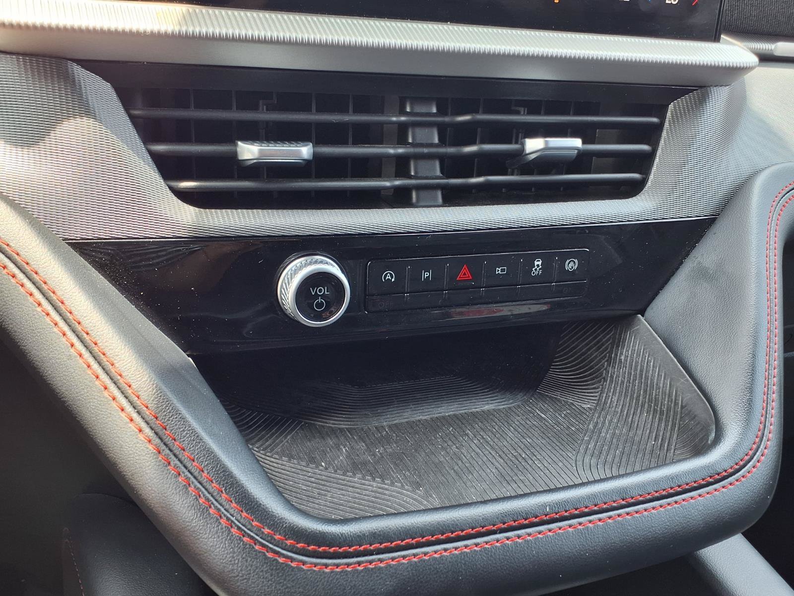 Used 2025 Agate Black Metal Ford ST-Line image 18