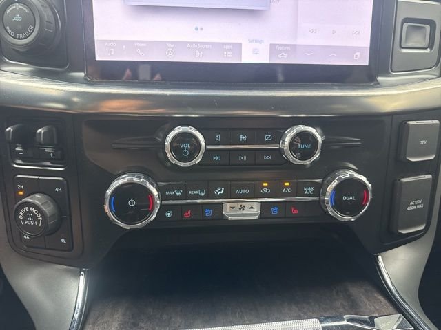 Used 2022  Ford Lariat image 9