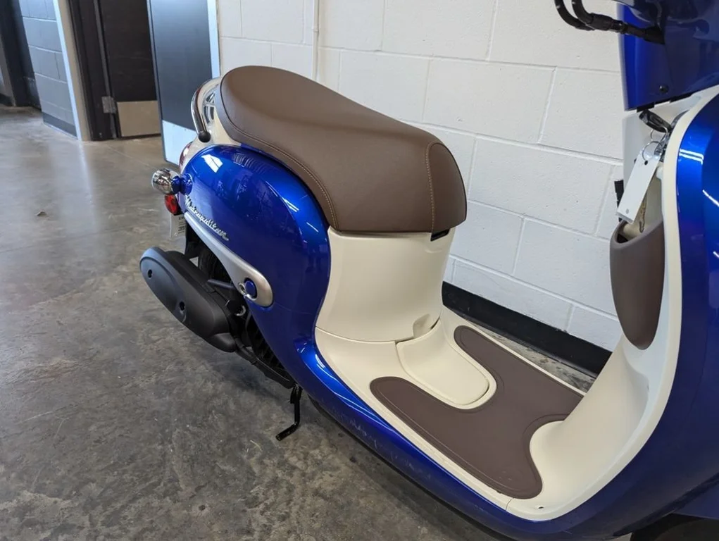 Used 2023 BLUE Honda  image 6