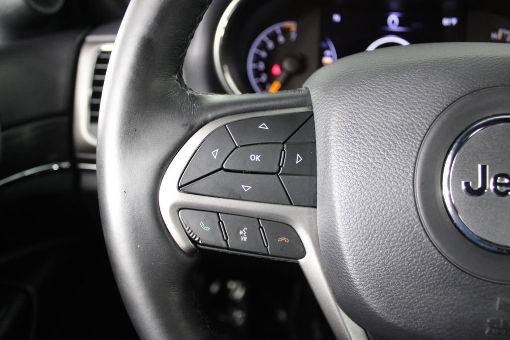 Used 2019 Silver Jeep Limited image 25