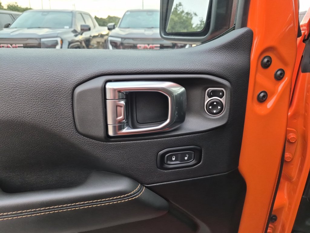 Used 2025  Jeep Rubicon 392 image 17
