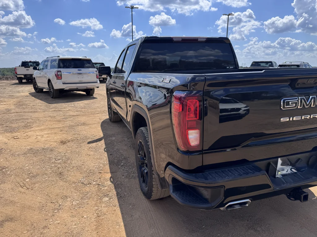 Used 2025 Onyx Black GMC Elevation image 16