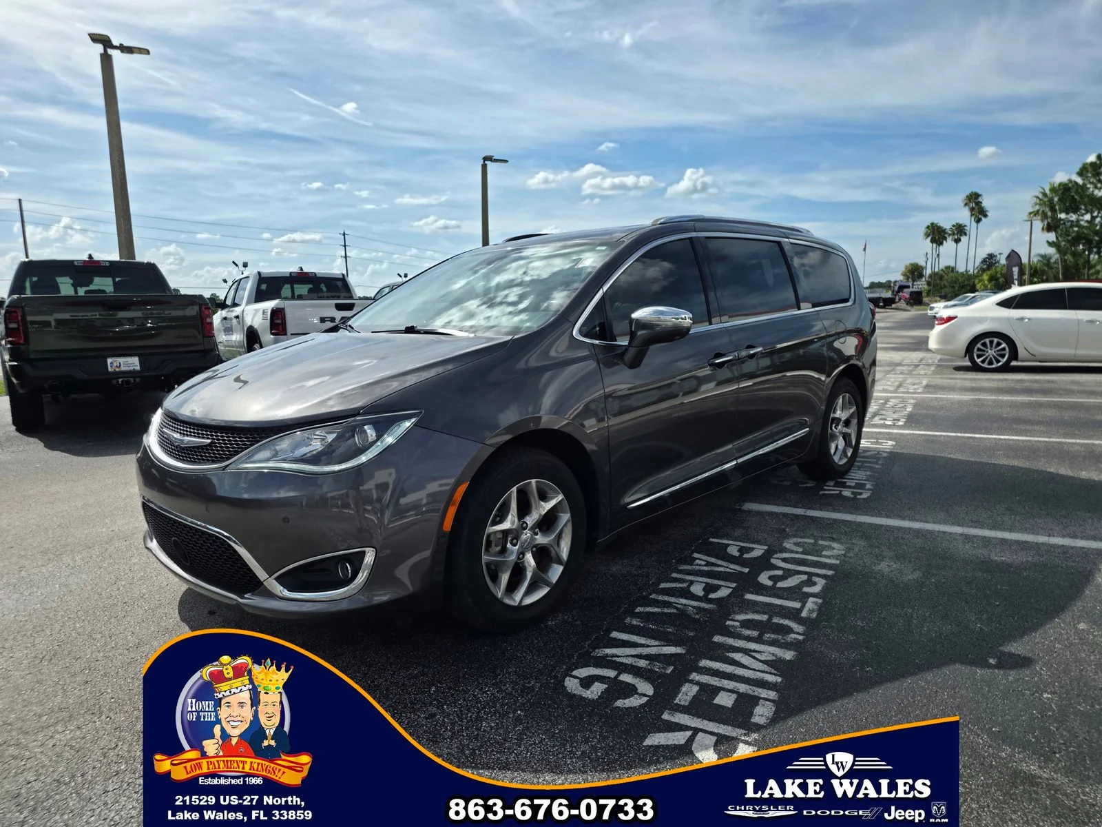 Used 2020 Gray Chrysler Limited image 3