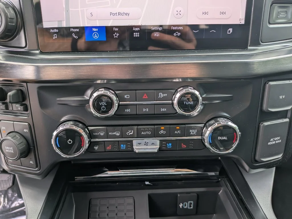 New 2026 Glacier Gray Metallic Tri-Coat Ford F-250® Lariat® image 26
