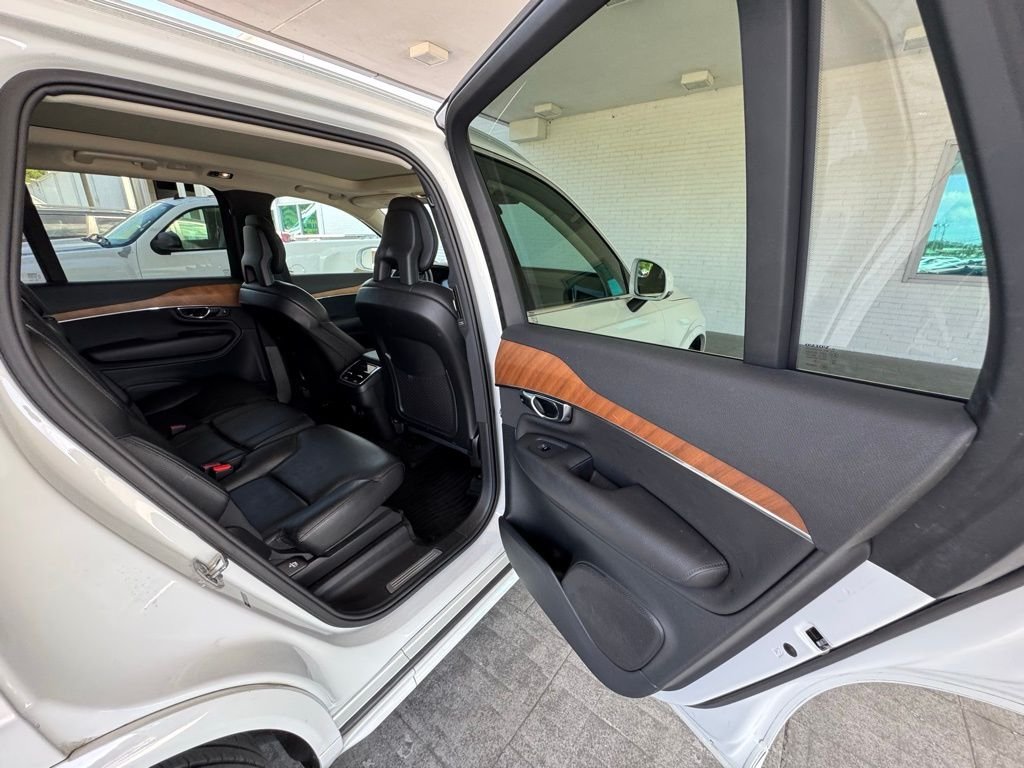 Used 2021  Volvo T6 Momentum image 23