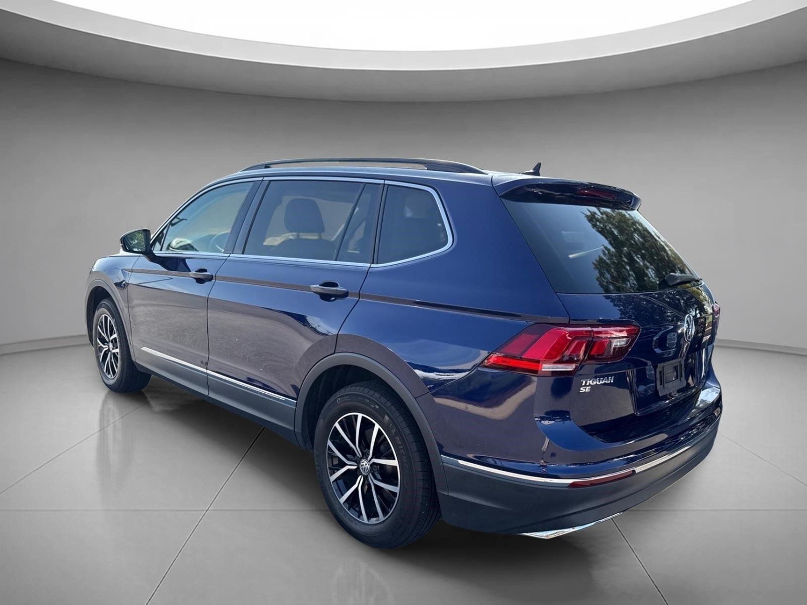 Used 2021 Atlantic Blue Metallic Volkswagen SE image 10