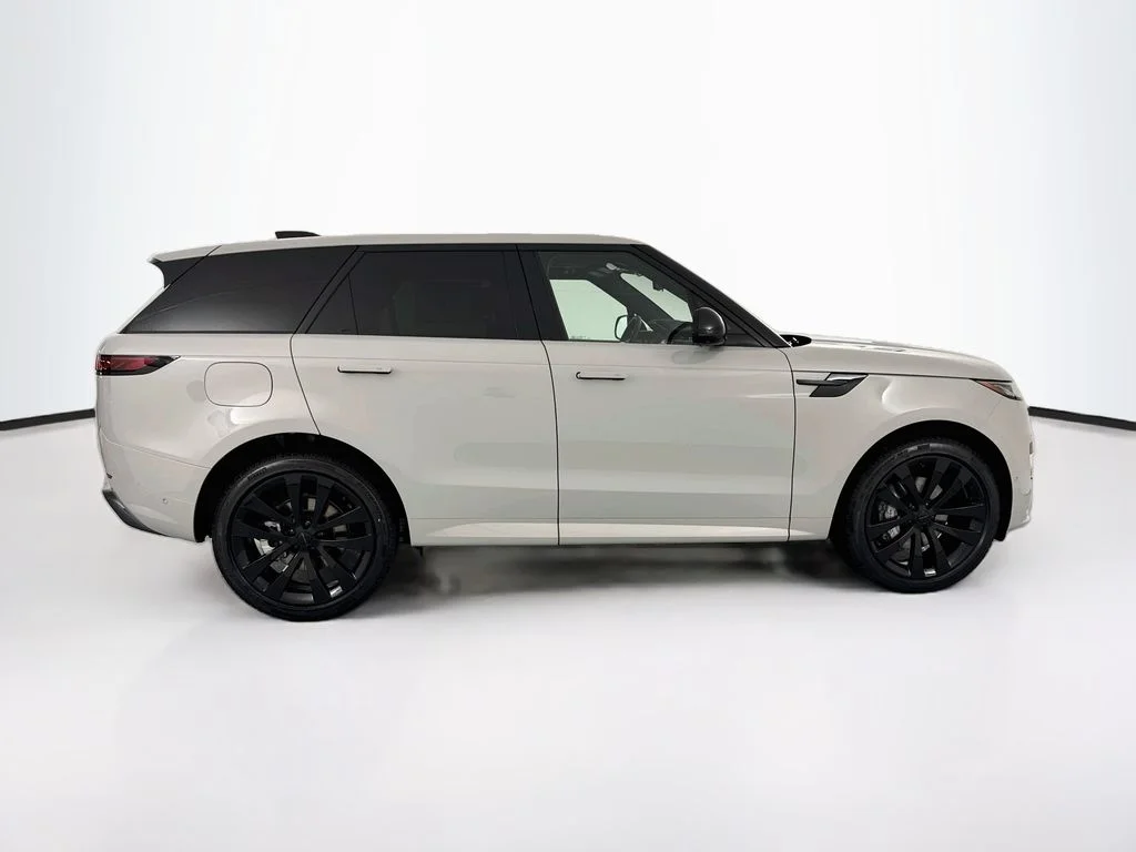 New 2026 Borasco Grey Land Rover Dynamic SE image 5