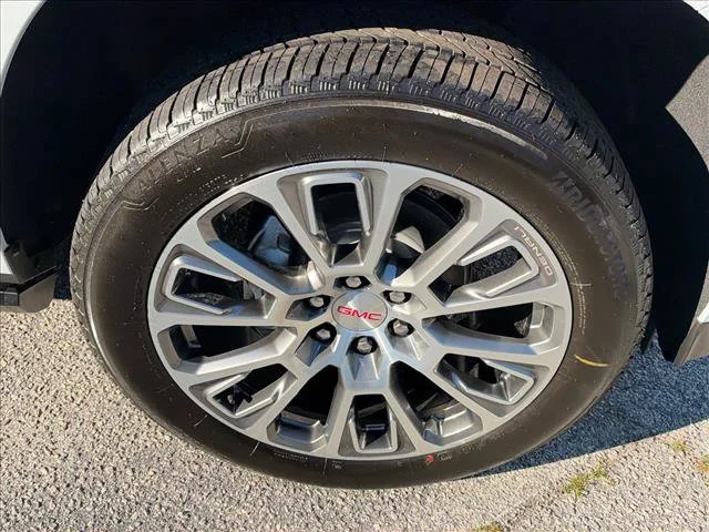 2026 GMC Yukon XL Denali - Photo 16