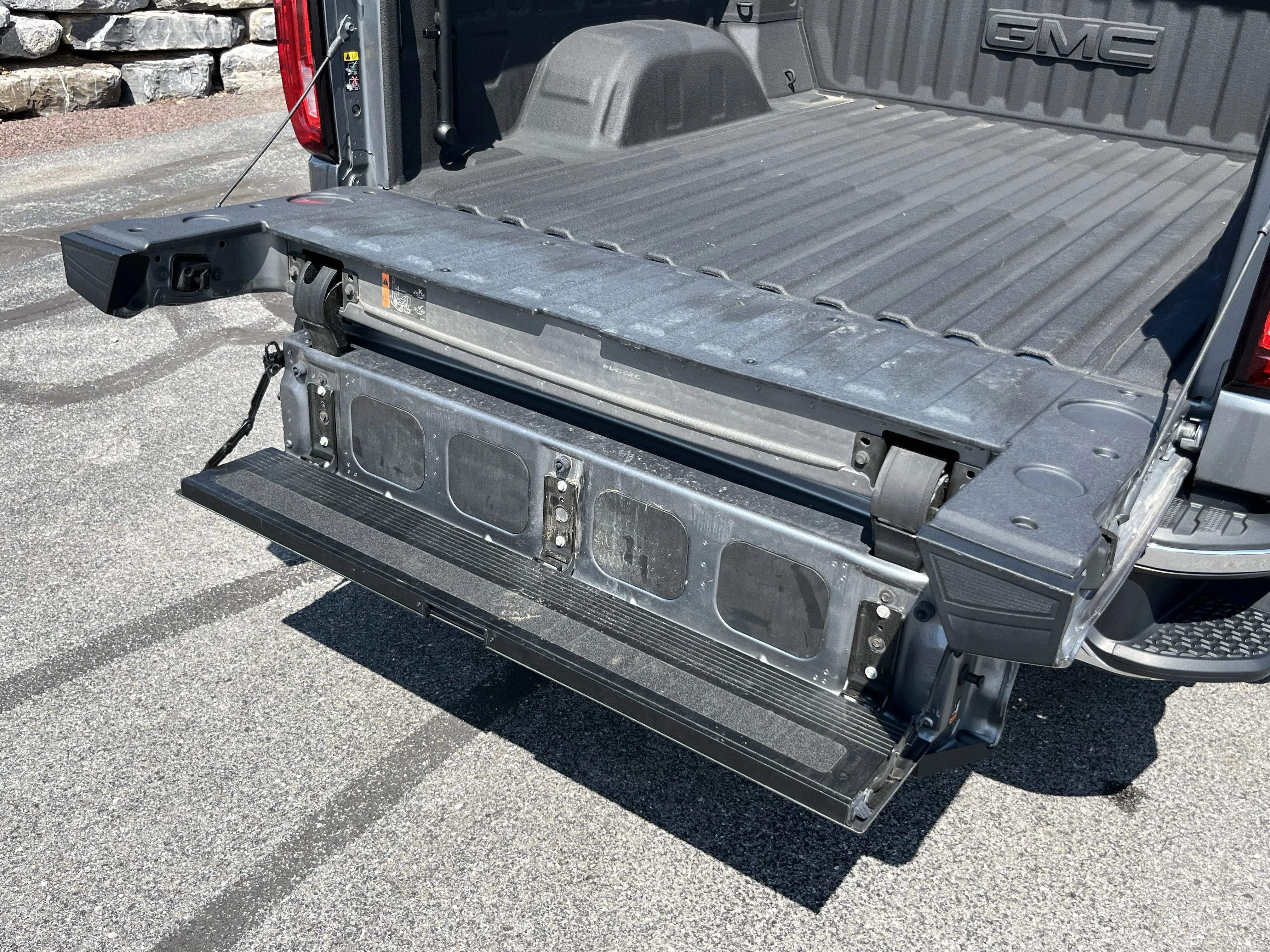 Used 2021 Steel Metallic GMC SLT image 8