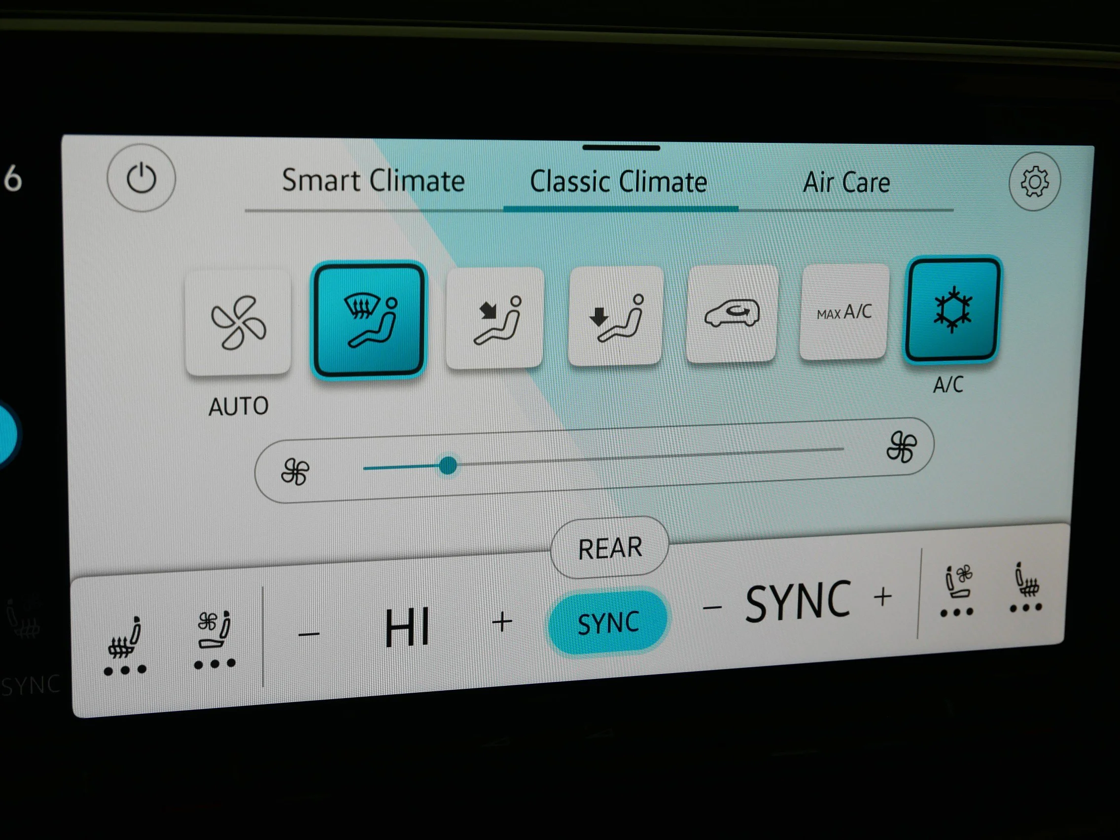 New 2026 Opal White Pearl Volkswagen 2.0T SE w/Technology image 24