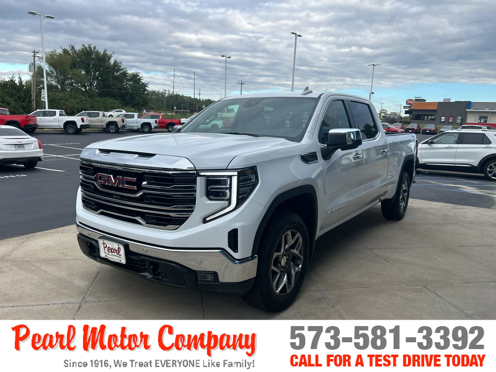 2026 GMC Sierra 1500 SLT - Photo 8