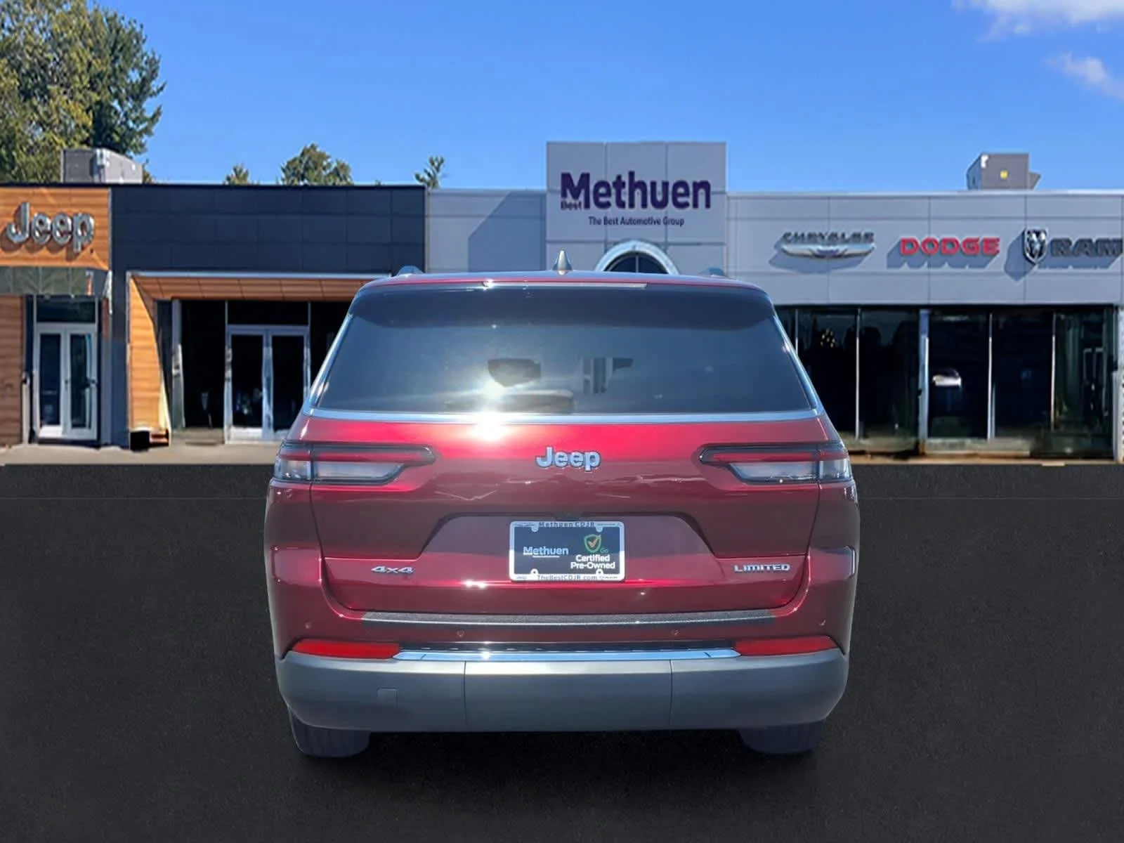 Used 2023 Velvet Red Pearlcoat Jeep Limited image 5