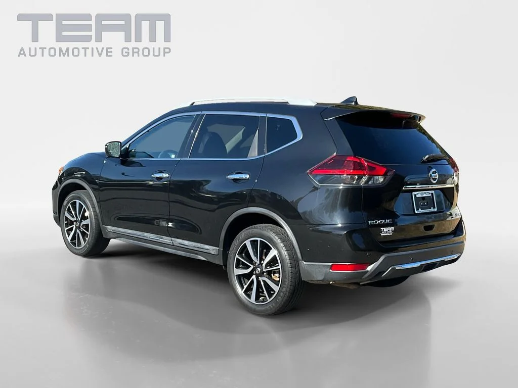 Used 2020 Black Nissan SL image 5