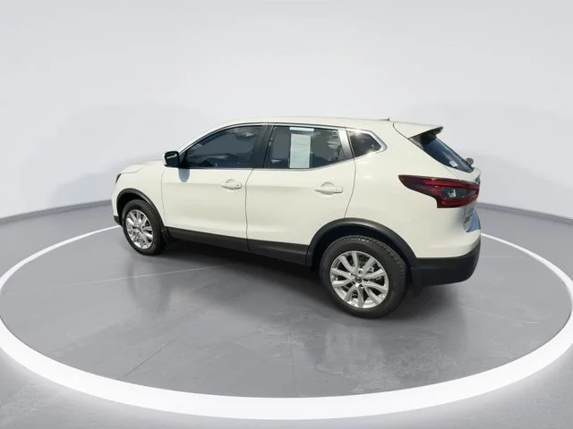 Used 2021 White Nissan S image 6
