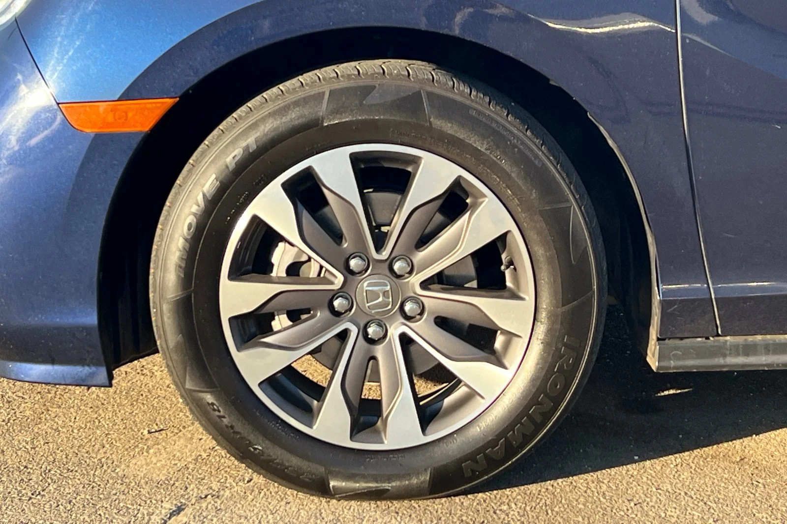 Used 2024 Blue Honda EX-L image 27
