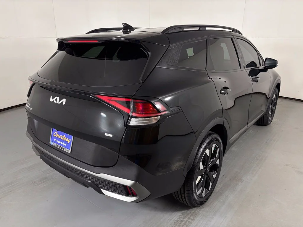 Used 2023 Black Kia X-Line image 8