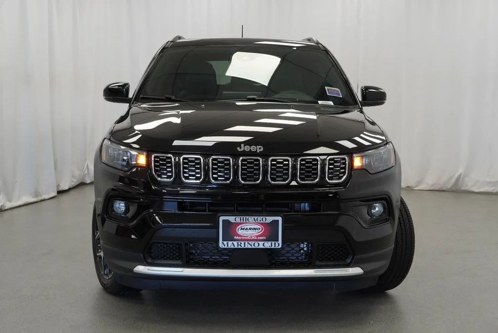 New 2026 Diamond Black Crystal Pearl-Coat Exterior Paint Jeep Limited image 10