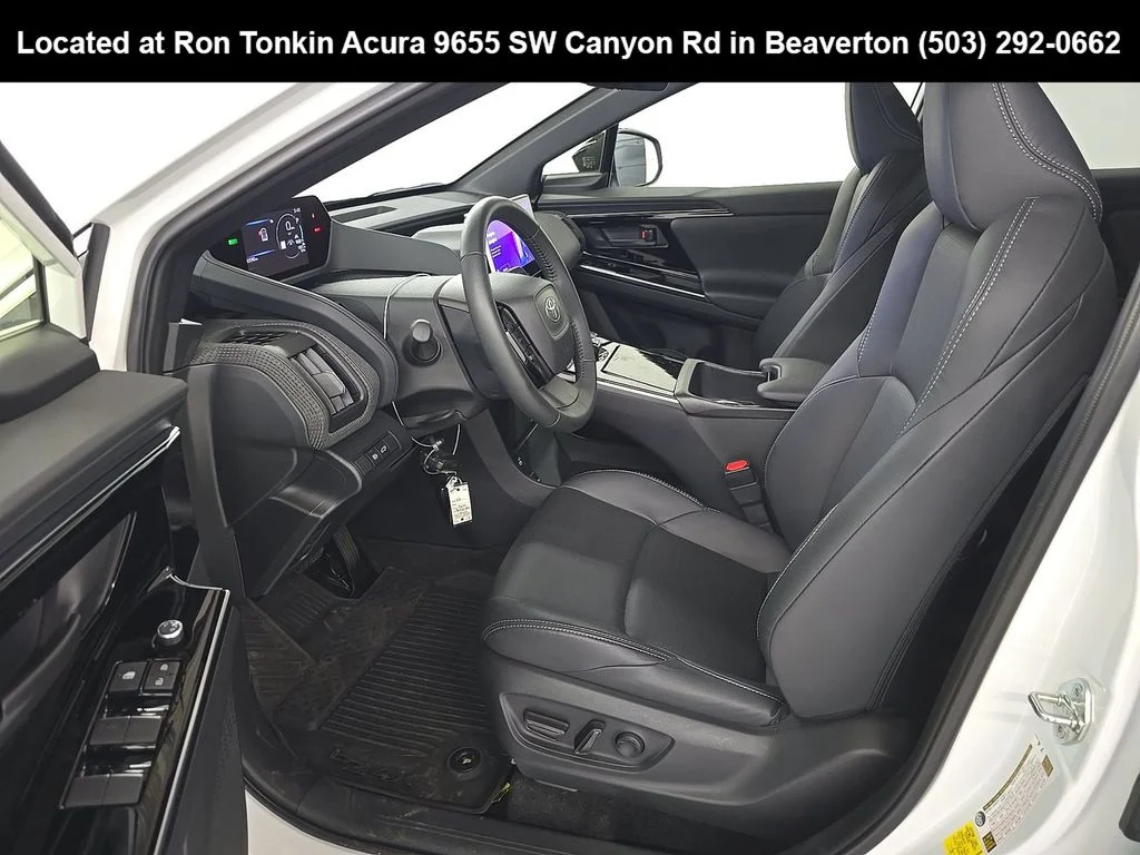 Used 2023 Wind Chill Pearl w/Black Roof Toyota Limited image 6